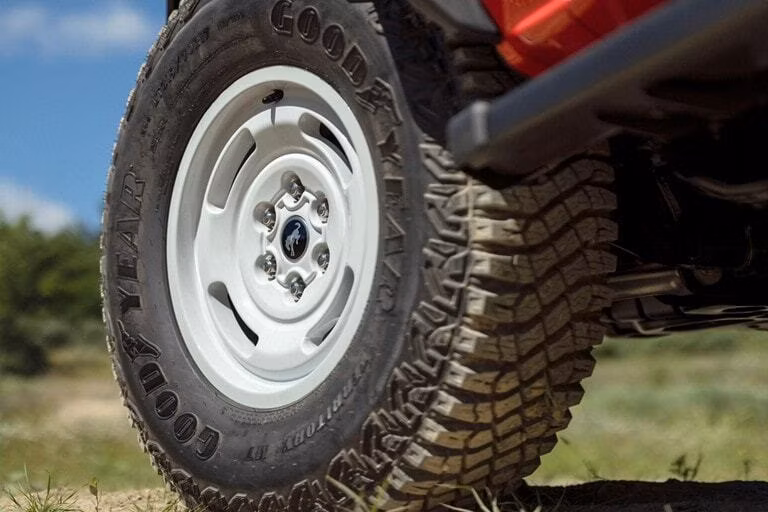 2025 Ford 2023 Bronco® Heritage Edition 2.7L EcoBoost® Everglades™ (4-door) - Image 9