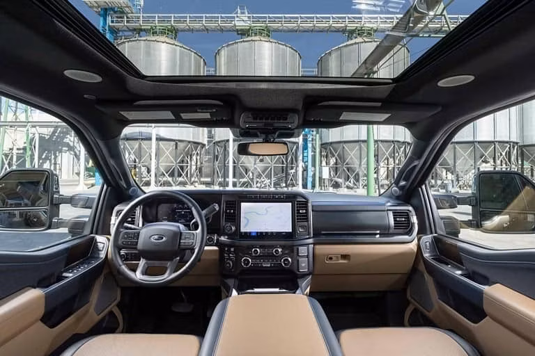 2025 Ford 2024 Super Duty® F-250® LARIAT 7.3L 2V DEVCT NA PFI V8 Gas - Image 9
