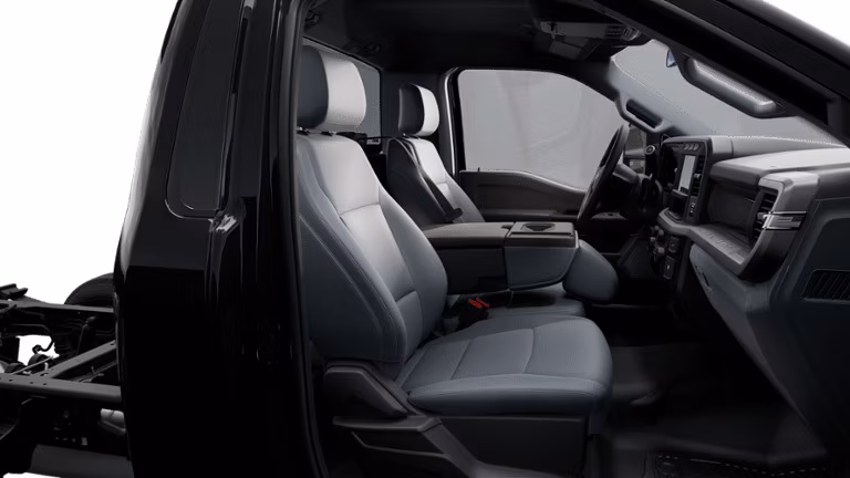 2025 Ford F-350® LARIAT® 7.3L 2-VALVE PFI V8 GAS Crew Cab 4X2/4X4 - Image 6