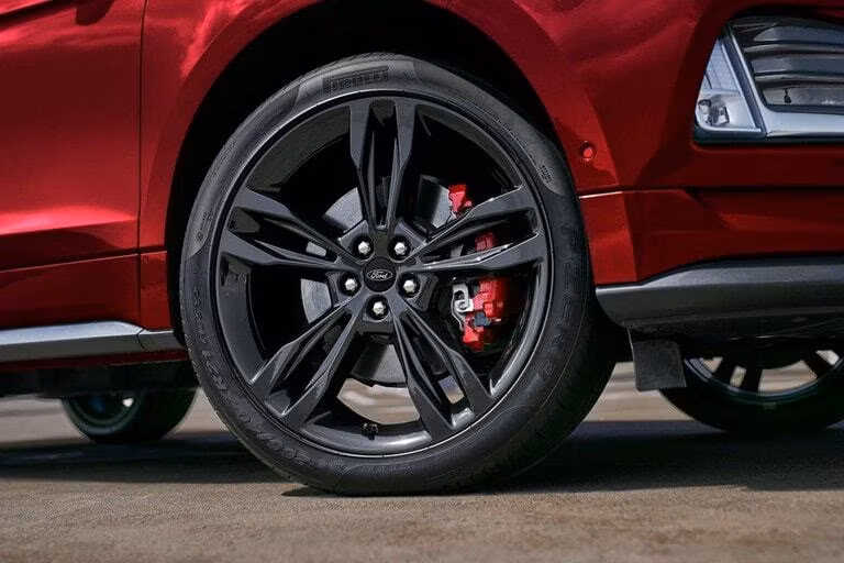 2025 Ford 2024 Edge® ST - Image 5