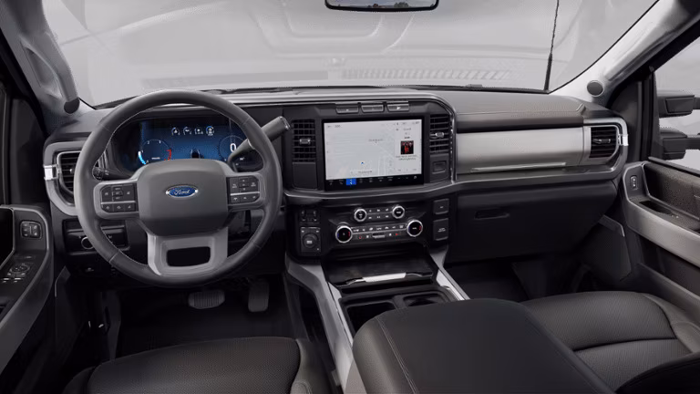 2025 Ford 2024 Super Duty® F-250® LARIAT 6.8-litre V8 Crew Cab 4x2/4x4 - Image 4