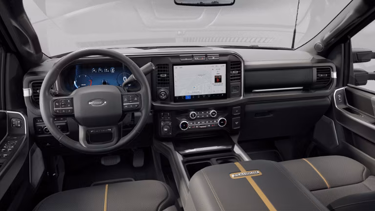 2025 Ford 2024 Super Duty® F-250® Platinum 6.8-litre V8 Crew Cab 4x2/4x4 - Image 7