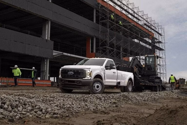 2026 Ford F-550® XLT 7.3L 2-Valve PFI V8 Gas SuperCab 4X2/4X4 - Image 8
