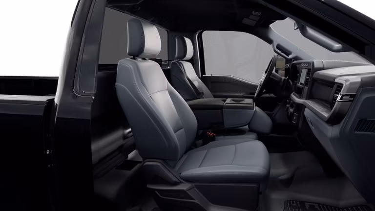 2025 Ford 2024 Super Duty® F-450® XL 6.8-litre V8 Super Cab 4x2/4x4 - Image 6