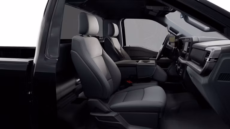2025 Ford 2024 Super Duty® F-450® XLT 6.8-litre V8 Super Cab 4x2/4x4 - Image 3