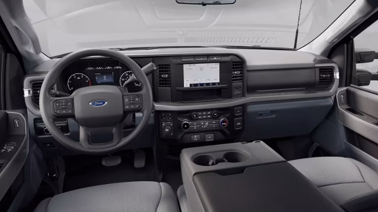 2025 Ford 2024 Super Duty® F-450® XLT 6.8-litre V8 Crew Cab 4x2/4x4 - Image 6