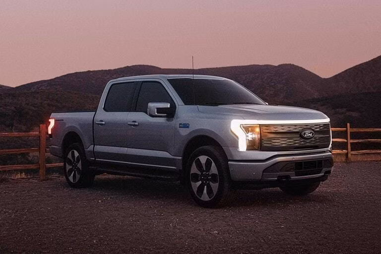 2025 Ford 2024 F-150 Lightning® XLT SuperCrew® 4x4 - Image 9