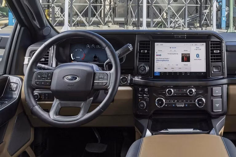 2025 Ford 2025 Super Duty® F-250® LARIAT 6.8L V8 Gas Regular Cab 4x2/4x4 - Image 9
