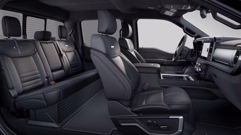 2026 Ford 2025 Super Duty® F-250® Platinum® 7.3L 2V DEVCT NA PFI V8 Gas Crew Cab 4x2/4x4 - Image 6