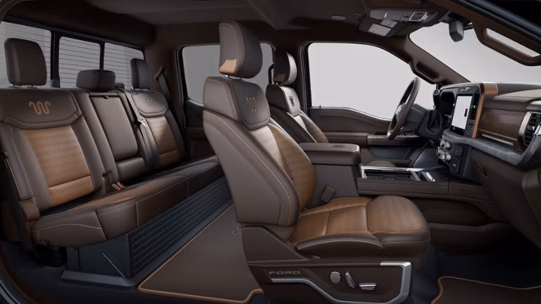 2025 Ford 2025 Super Duty® F-450® King Ranch® 6.7L Power Stroke® V8 Turbo Diesel Crew Cab 4x2/4x4 - Image 6