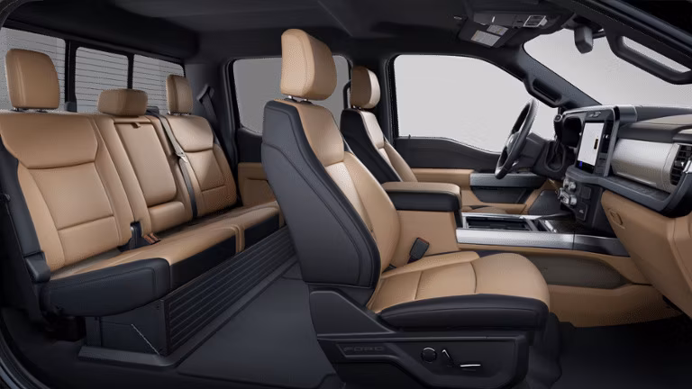 2025 Ford 2025 Super Duty® F-450® Lariat® 6.8L V8 Gas Super Cab 4x2/4x4 - Image 6
