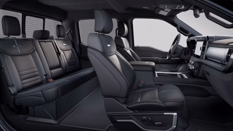 2025 Ford 2025 Super Duty® F-450® Platinum® 7.3L 2V DEVCT NA PFI V8 Gas Super Cab 4x2/4x4 - Image 6