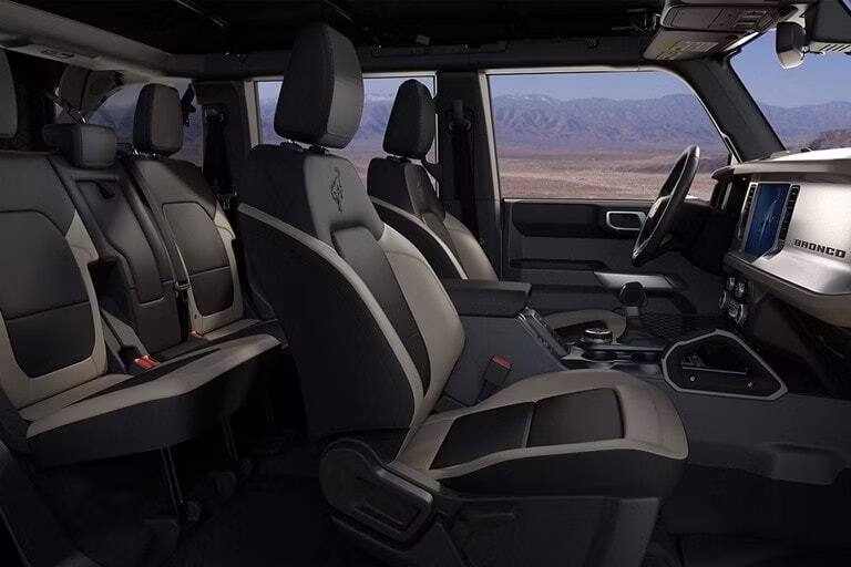 2025 Ford 2025 Bronco® Outer Banks® 2.3L EcoBoost® (2-Door) - Image 9